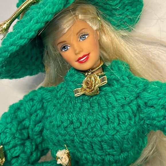 Vintage Barbie 1991 Blonde Hair Blue Eyes with a Stunning Crochet Dress - Picture 11 of 11
